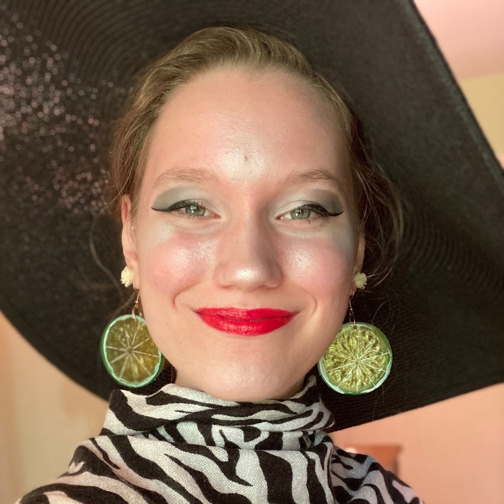 Meet your Posher, Elise